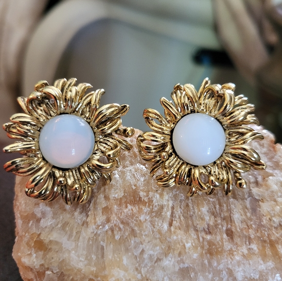 OSCAR DE LA RENTA EARRINGS - Picture 2 of 5